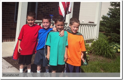 quadruplet super hero runners in capes
